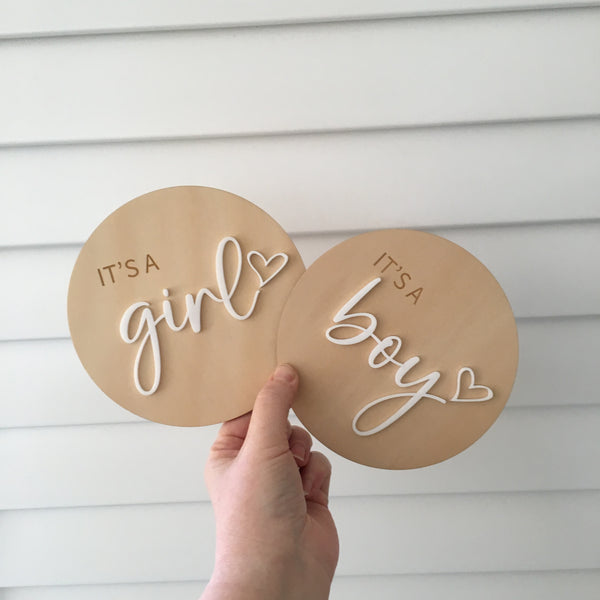 It's a Girl / It's a Boy Baby Announcement Plaque – Wooden Newborn Name Sign