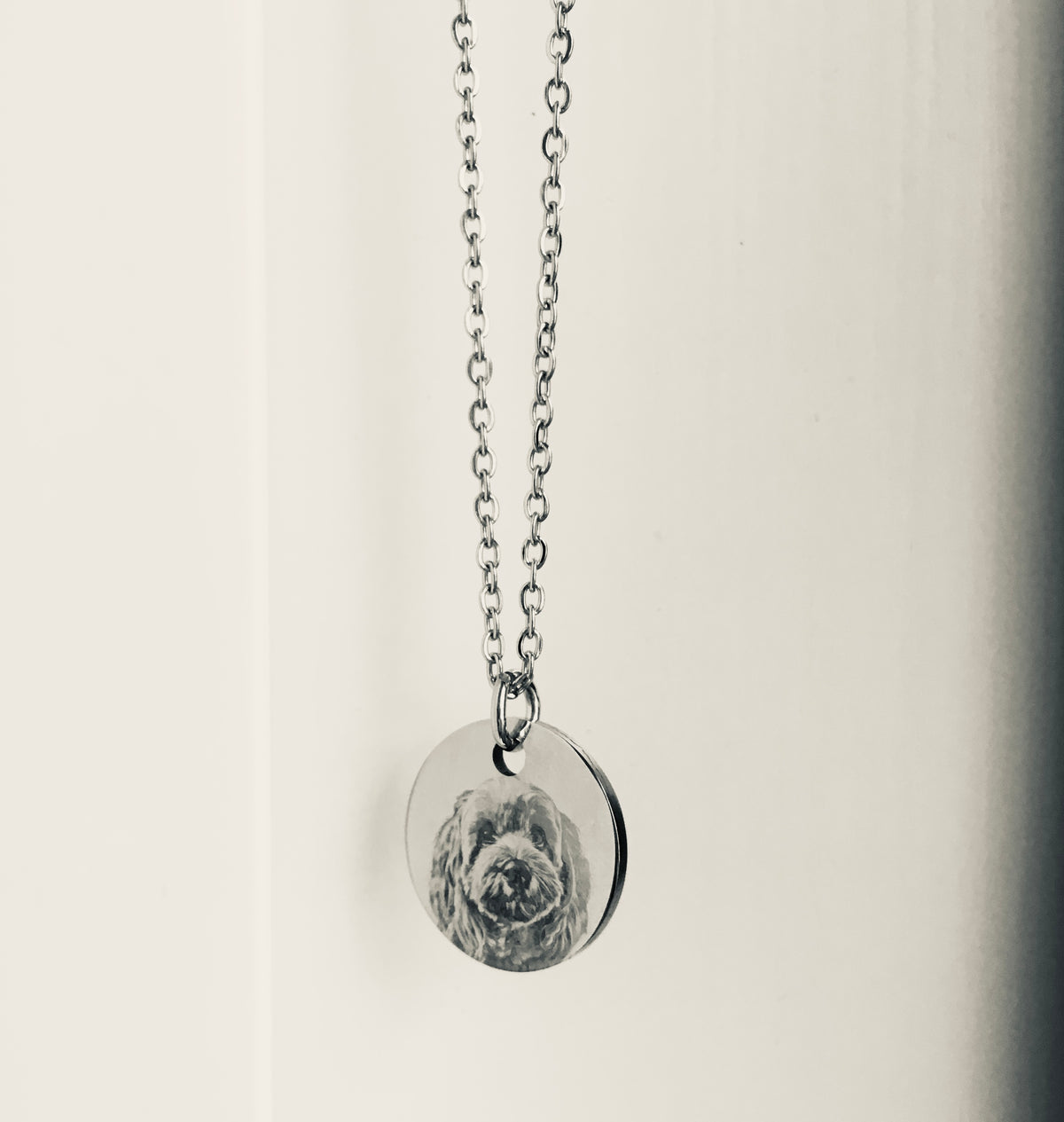 Engraved Dog Pet Memorial Necklace, Engraved Pet Portrait Keyring. Perfect keepsake gift for pet that has passed away. Gift for pet loss. Pet loss gift.