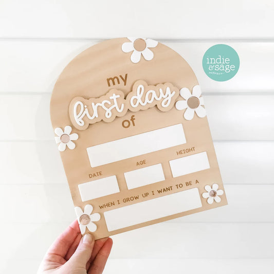 First and Last day of School sign without name featuring beautiful white and rose gold daisys.