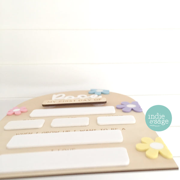 Personalised First & Last Day School Sign – Pastel Daisy Design