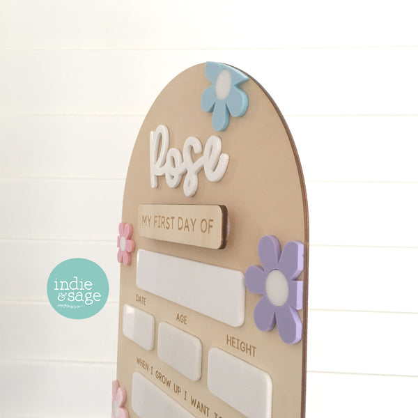 Personalised First & Last Day School Sign – Pastel Daisy Design